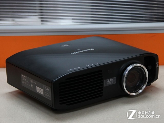 松下 PT-HZ900C 外观图