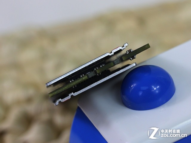 宇瞻 4GB DDR3 1600(黑豹玩家) 细节