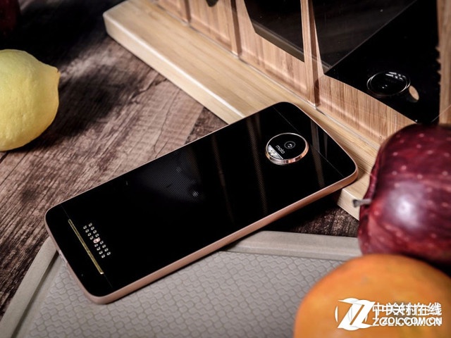 定义模块化手机 Moto Z最新售价3998元